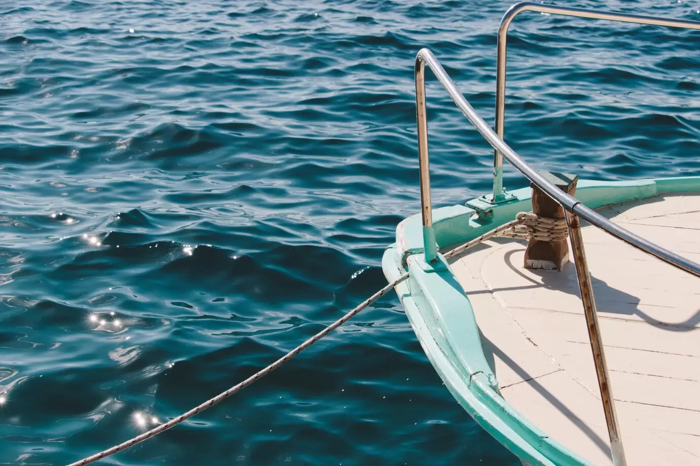 closeup-shot-ship-sailing-calm-sea-beautiful-day_181624-7272