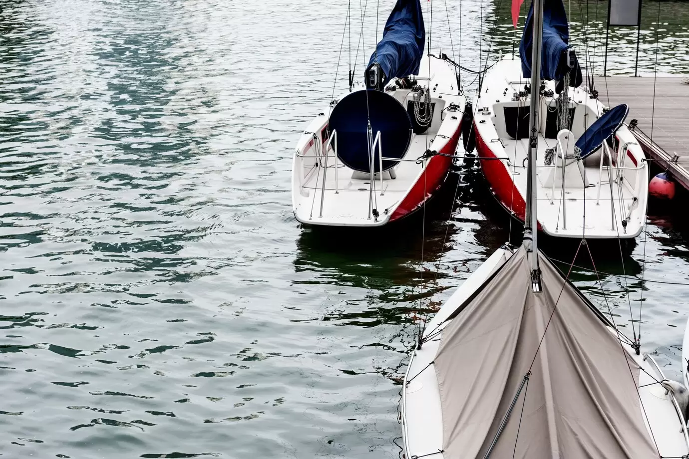 sailing-boat-river-landmark-harbour-ocean-city_53876-47139